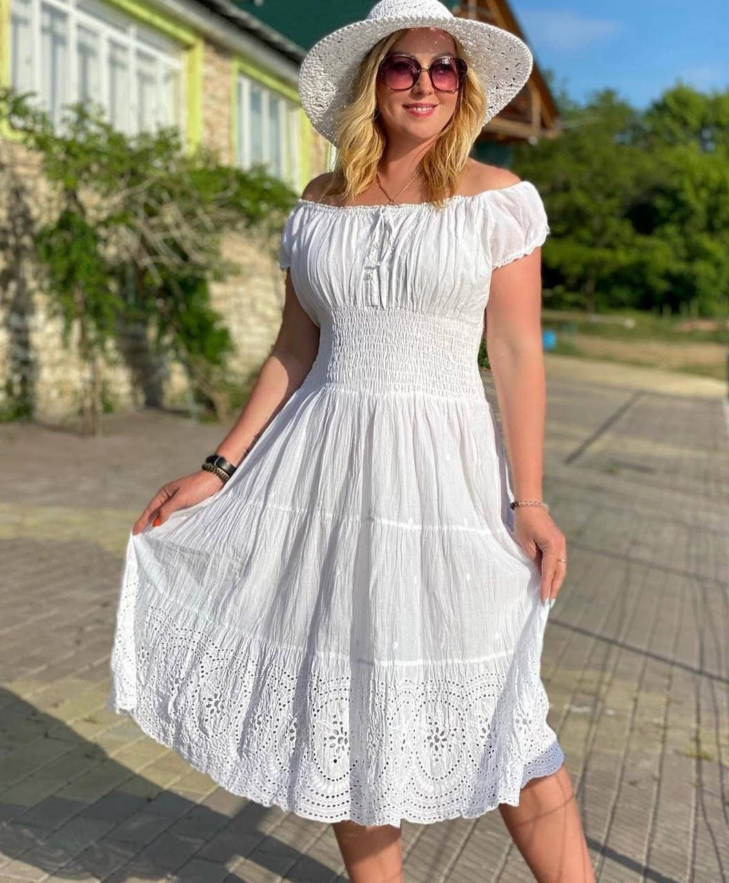 

Летнее женское платье белого цвета из натуральной ткани (M-3XL)