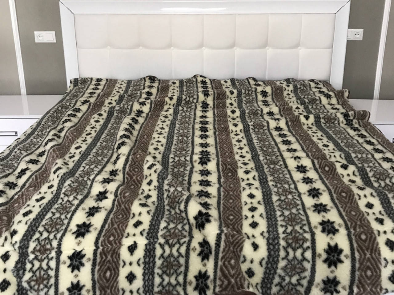 

Плед, одеяло з овечої шерсті 200х220