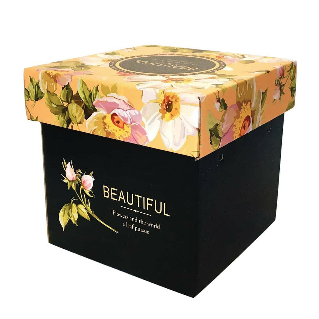 

Коробка для цветов с крышкой (15х16 см)