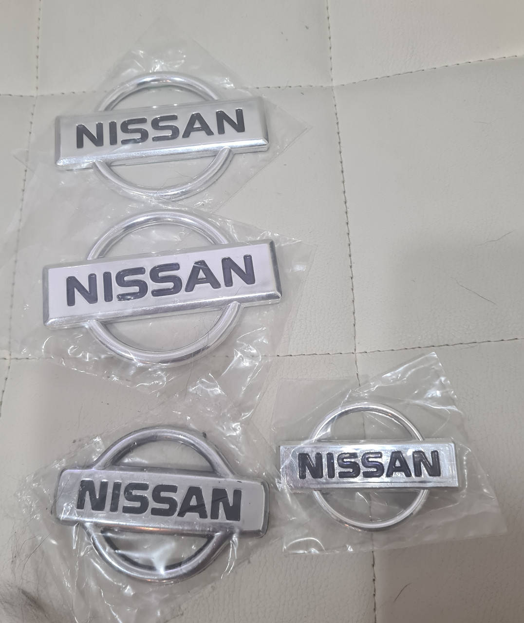 

Эмблема значок на капот, багажник, Nissan велика (74х104)