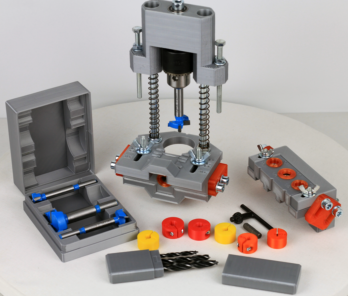 

Кондуктор универсальный для эксцентриковых стяжек Минификс, Блюм, Рафикс и петель