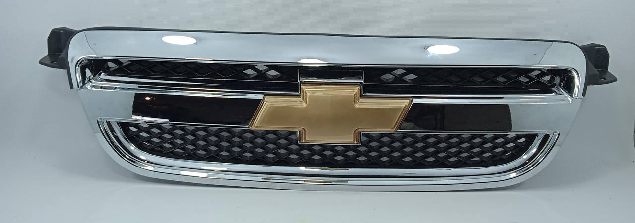 

Решетка радиатора и накладка капота Авео 3 Т250