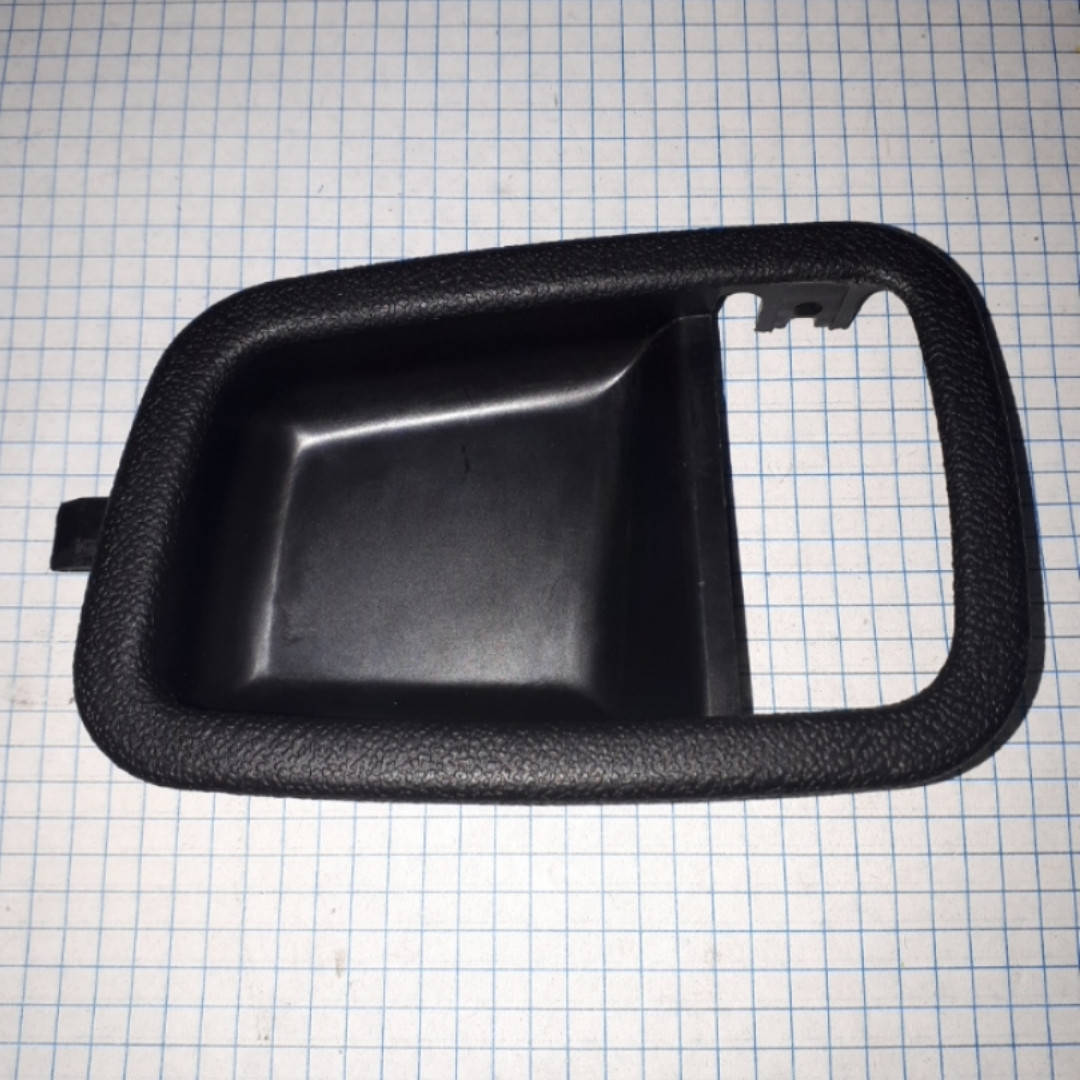 

Облицовка ручки крючка задней двери правая Славута ЗАЗ 1103