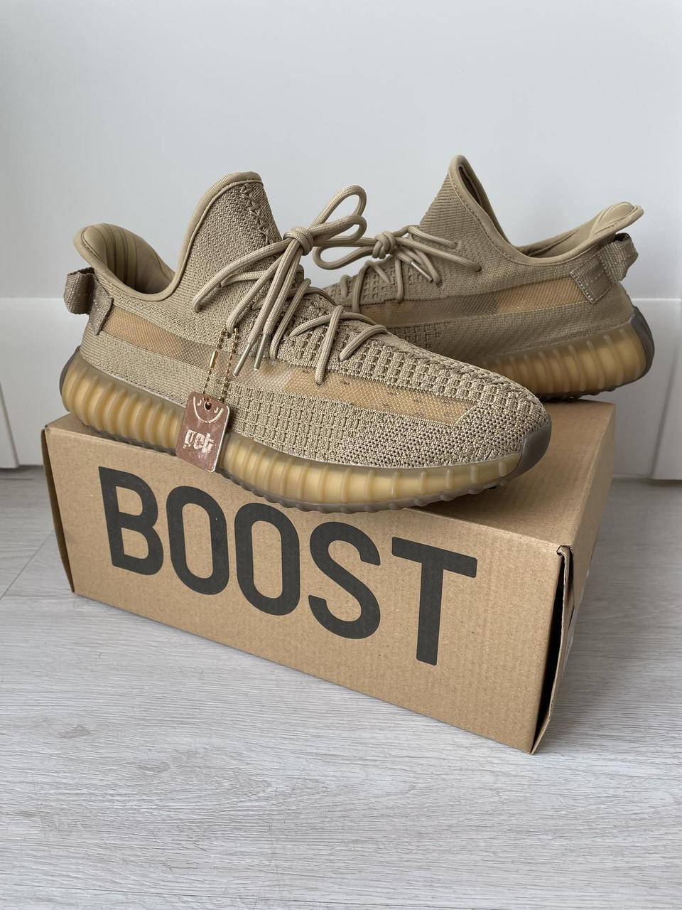

Кроссовки мужские Adidas Yeesy Boost 350 (коричнево - бежевые) 44 (28), Коричневый