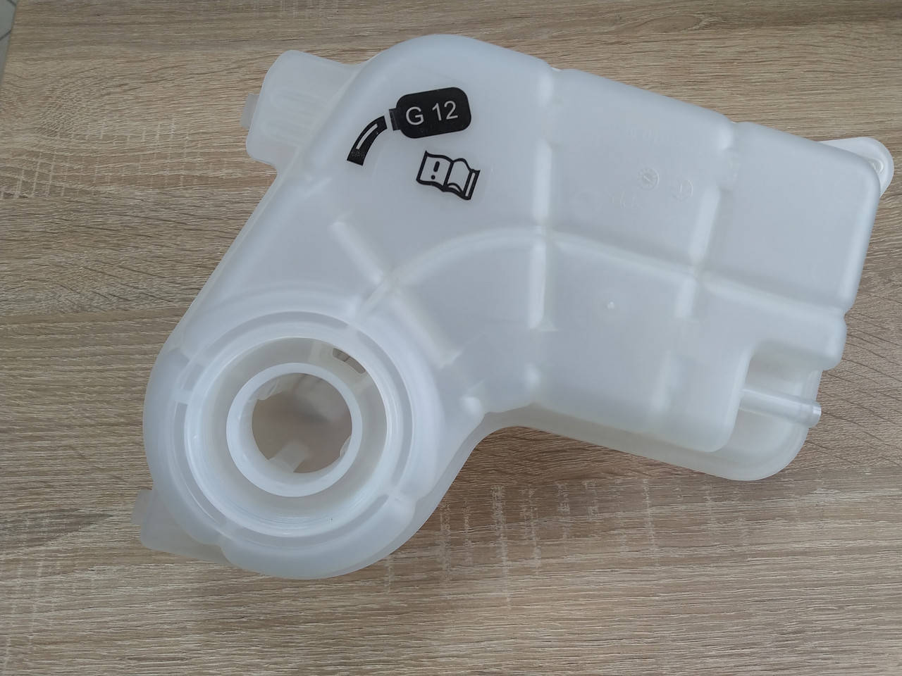 

Расширительный бачок Audi A4B6/A4B7 / Audi A6C5 / PASSAT B5 8E0121403 (POLCAR 1334zb1)