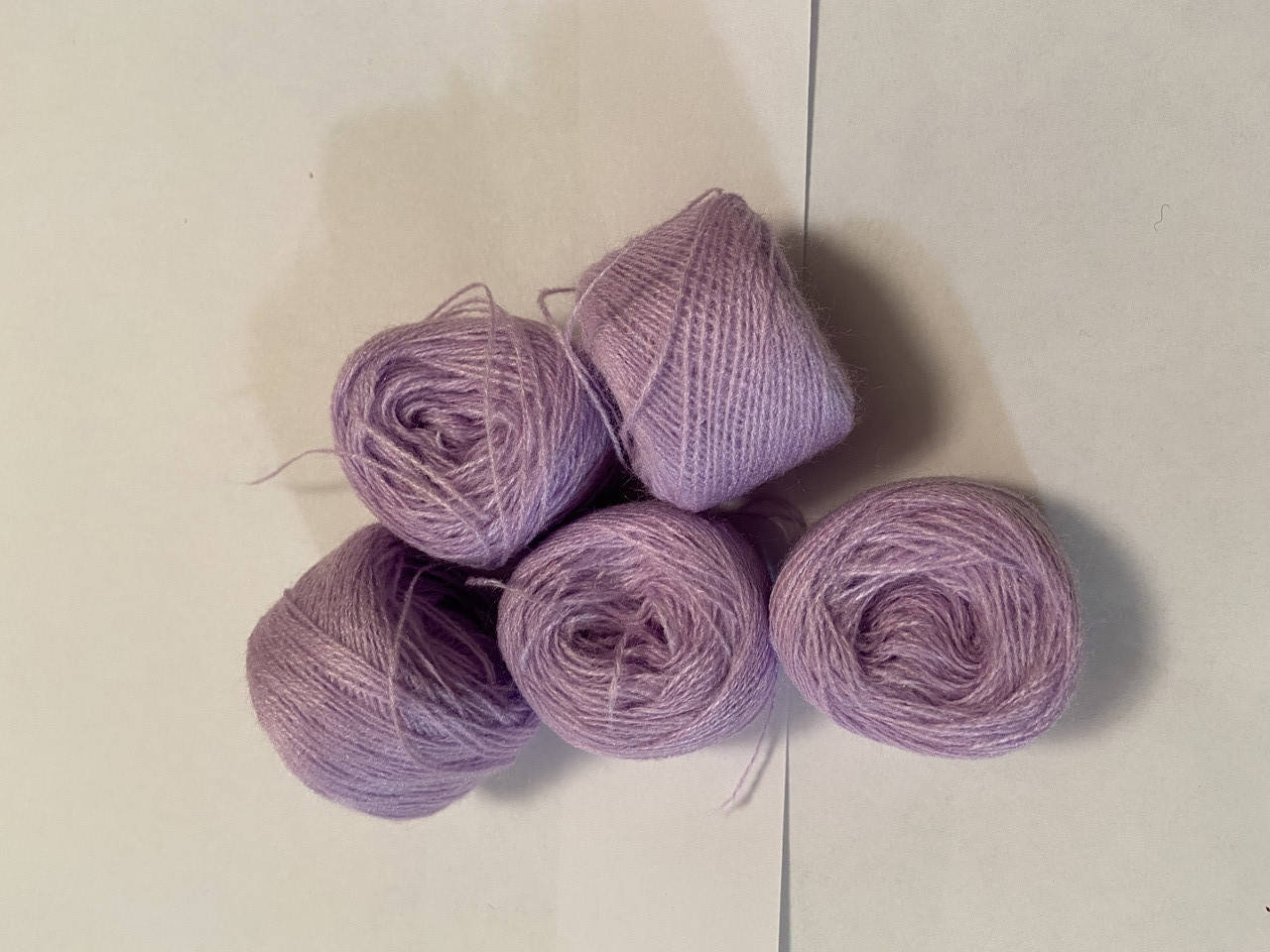 

Акрил для вышивки: сиреневый