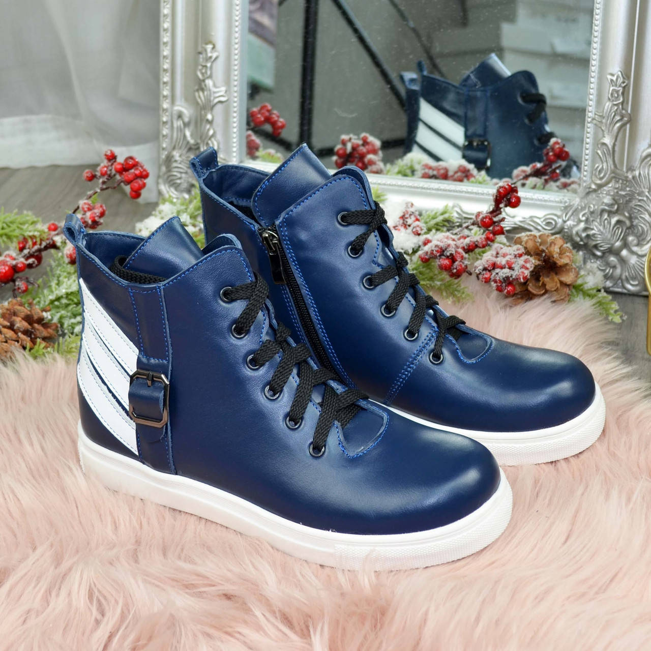 

Ботинки кожаные женские спортивного стиля на низком ходу, цвет синий/белый