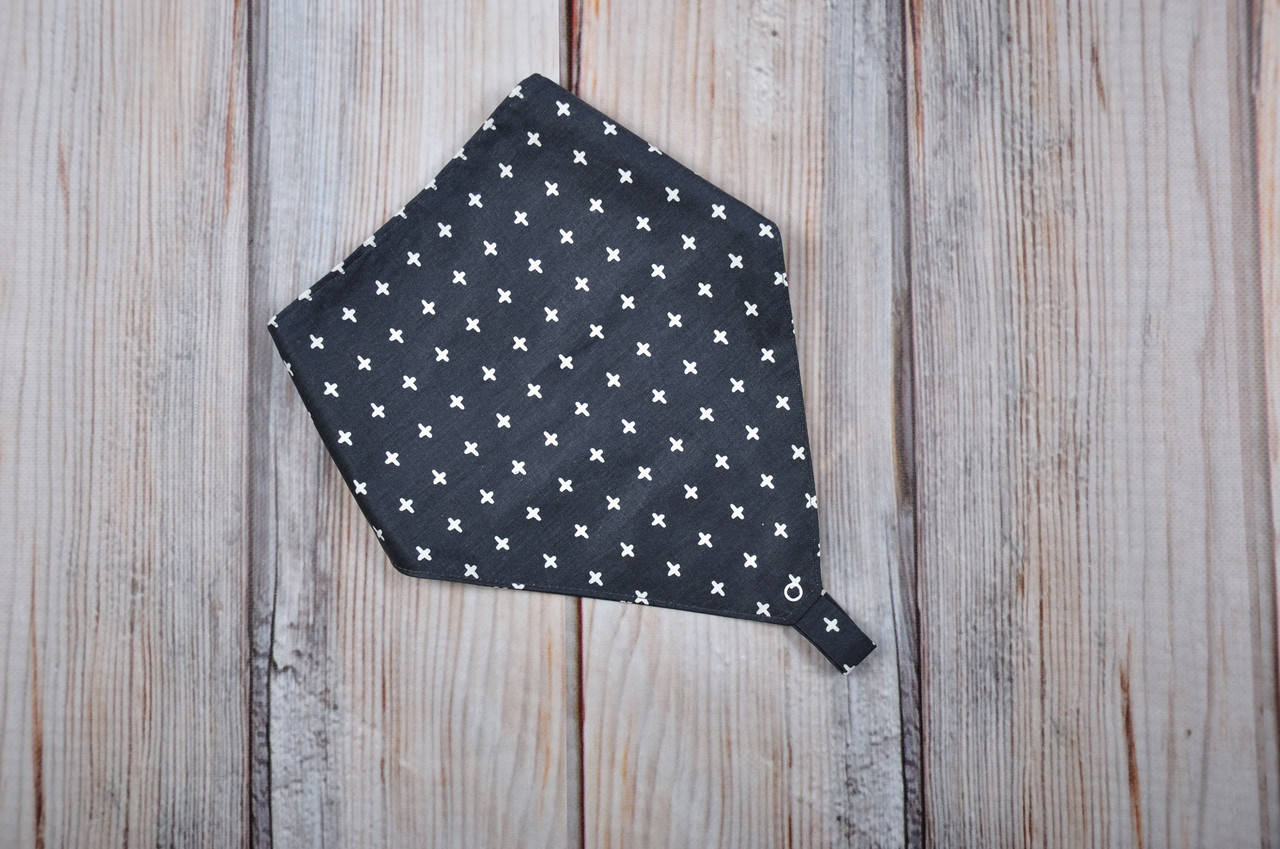 

Слюнявчик бандана с держателем для пустышки Плюсики MagBaby, Белый