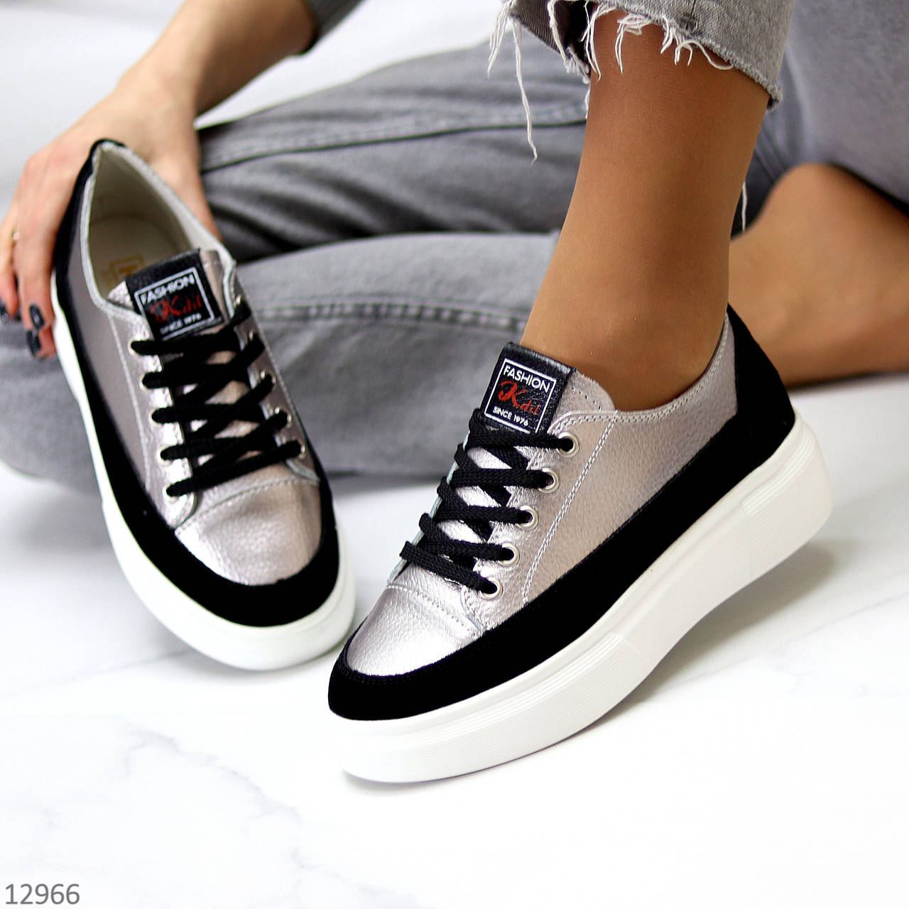 

Женские кожаные кеды криперы на платформе серебряные Манго M@nGo, Серебристый