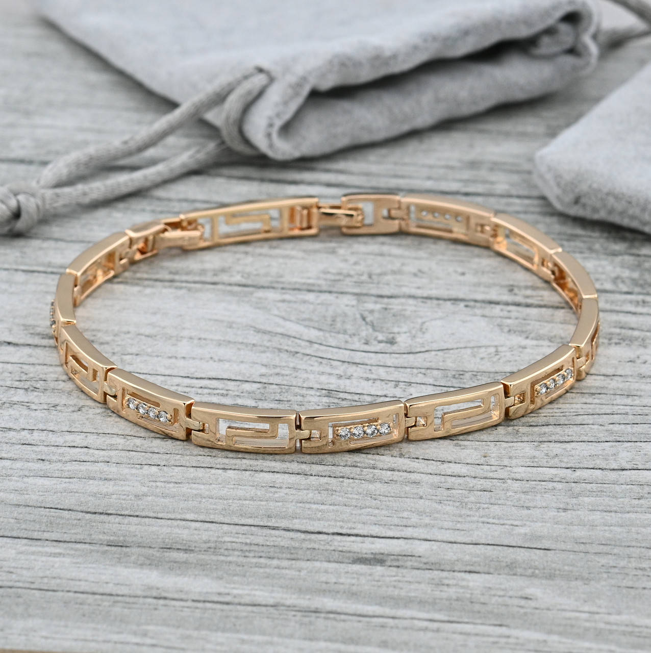 

Браслет Зовущая даль 36879 ширина 5 мм белые фианиты позолота 18К длина 18+2