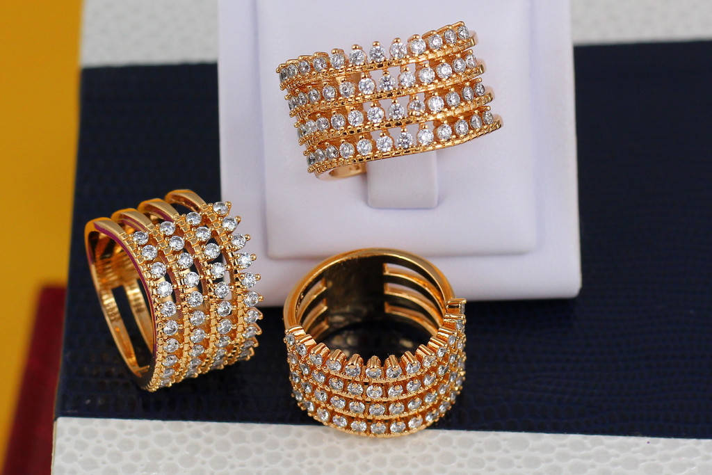 

Кольцо Xuping Jewelry четыре кольца с камнями р 17 золотистое
