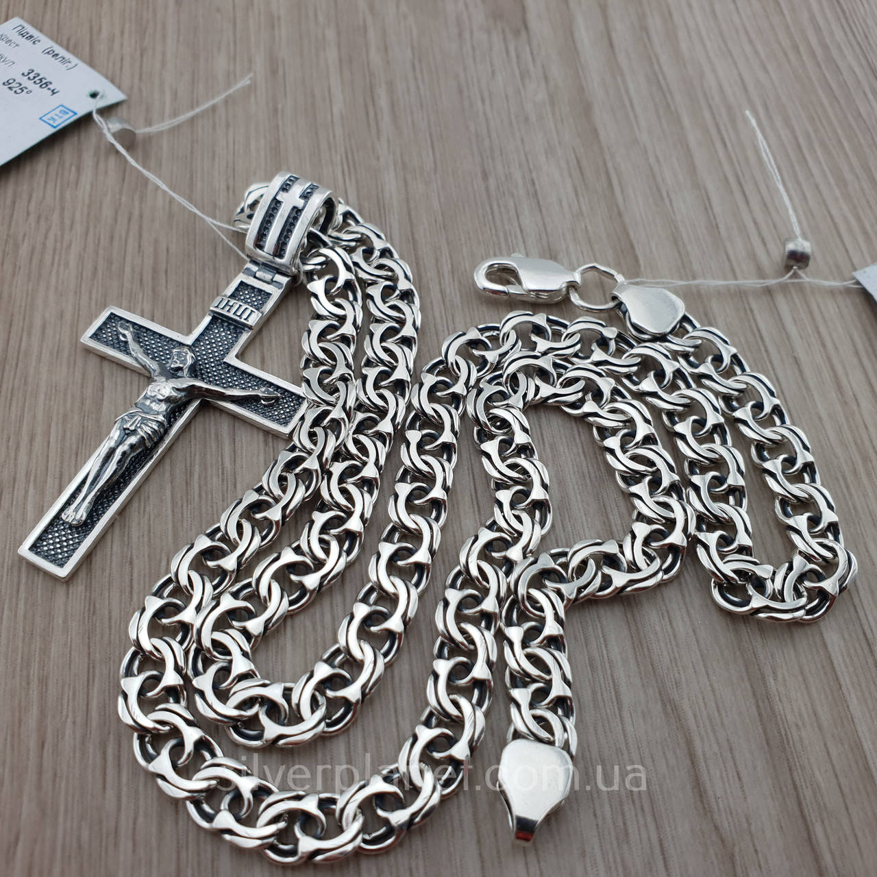 

Широкая мужская цепь из серебра с крестиком. Цепочка 65 см и кулон