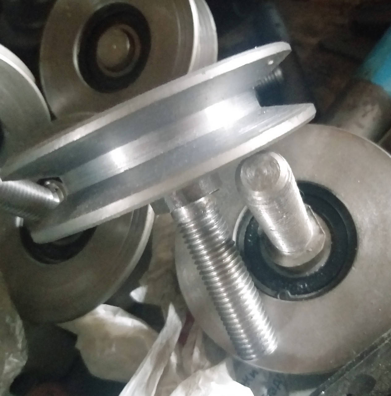 

Ролик натяжной в сборе