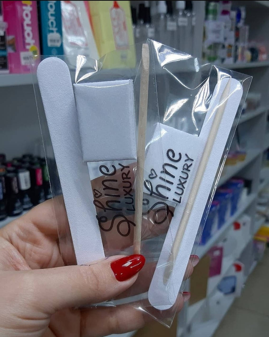 

Индивидуальный набор для маникюра (мини-пилочка , мини-баф , апел. палочка