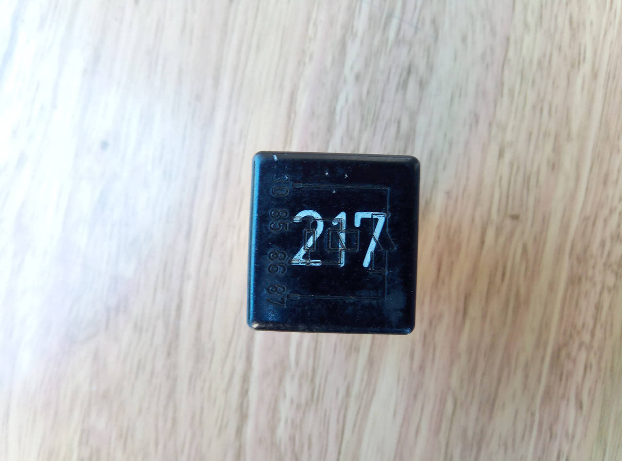 

Реле 217 ( вентилятора) Volkswagen, Audi, Seat, Skoda 433 951 253 S