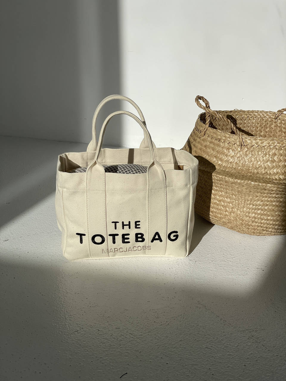 

Сумка Женская в стиле Marc Jacobs Tote Bag Кремового Цвета, Кремовый