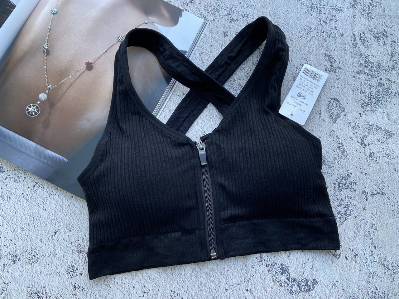 

Спортивный женский топ с чашками на молнии Черный