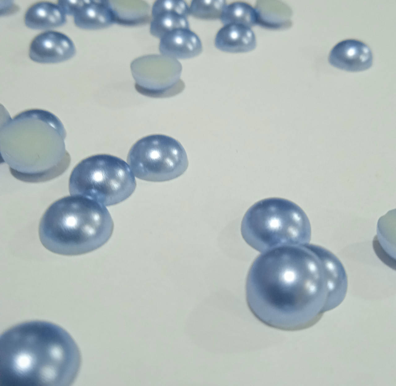 

Полубусины 7 мм голубые (20 шт)