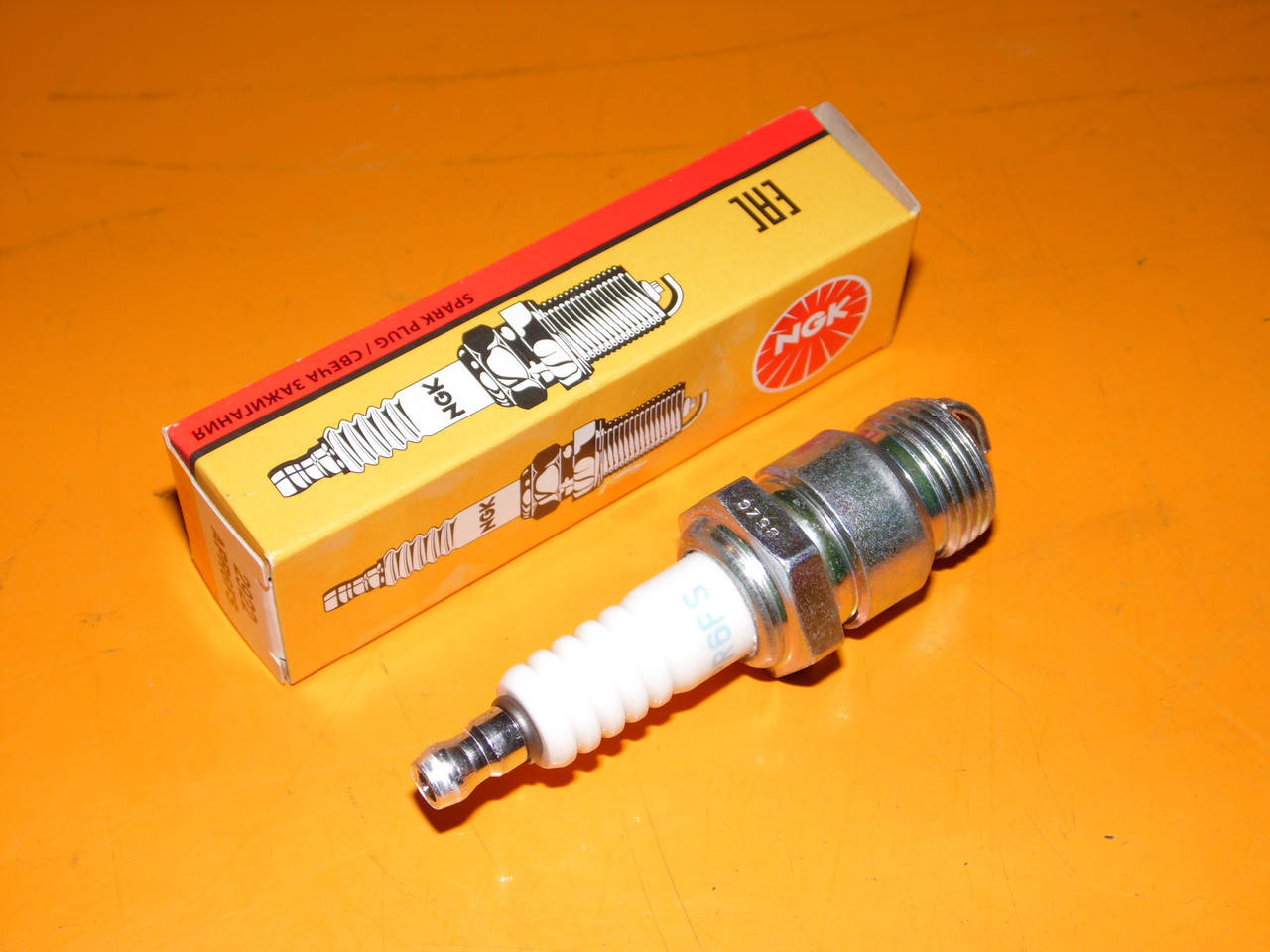 

Свеча зажигания NGK APR6FS SIERRA SCORPIO TRANSIT OHC