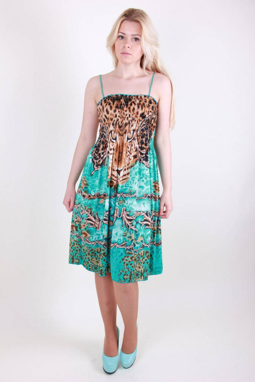 

Короткий летний сарафан с интересным принтом