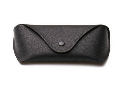 

Жёсткий футляр для очков на кнопке, Черный