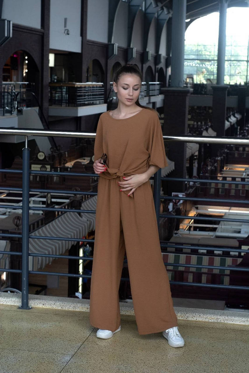 

Стильный женский брючный костюм летний, костюм лен жатка, футболка на завязках и широкие брюки (кюлоты), Разные цвета