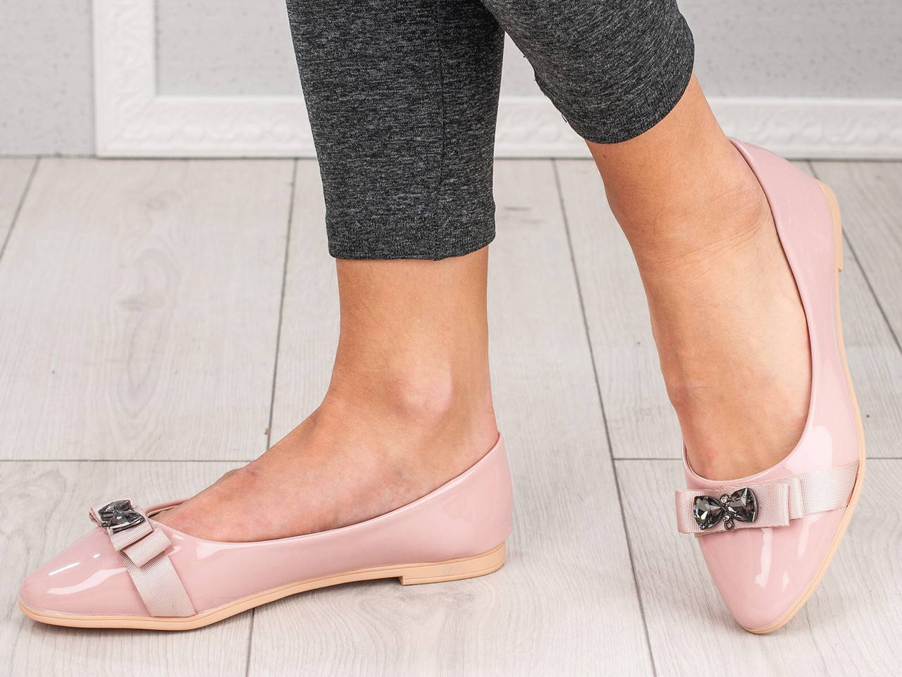 

Женские нежные лаковые балетки розовые