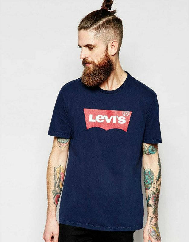 

Брендовая футболка LEVIS