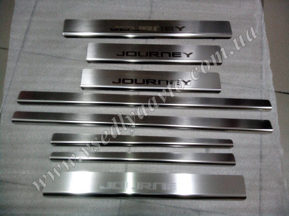 

Накладки на пороги Dodge JOURNEY с 2008- (Premium)