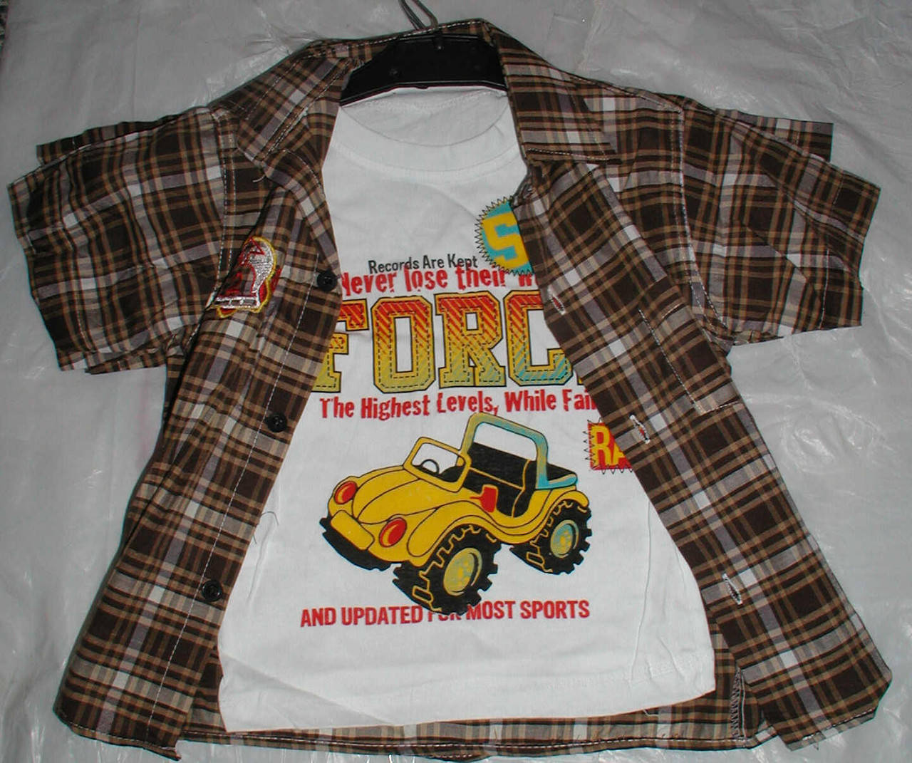 

Рубашка с футболкой от 1 до 4 лет темно коричневая