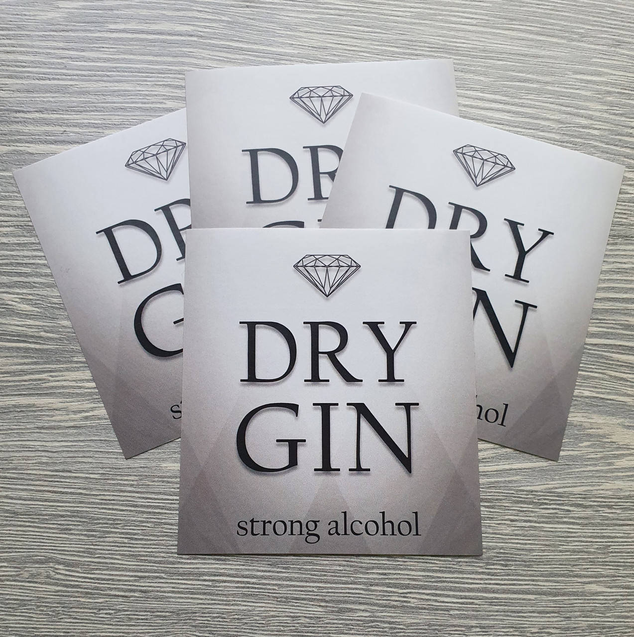 

Наклейка сувенирная на бутылку "Джин"