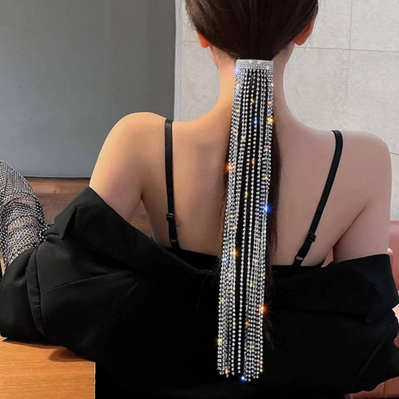 

Заколка на хвост со стразами. Заколка с висюльками из страз. Украшение на волосы из страз. Заколка с цепочками, Серебристый