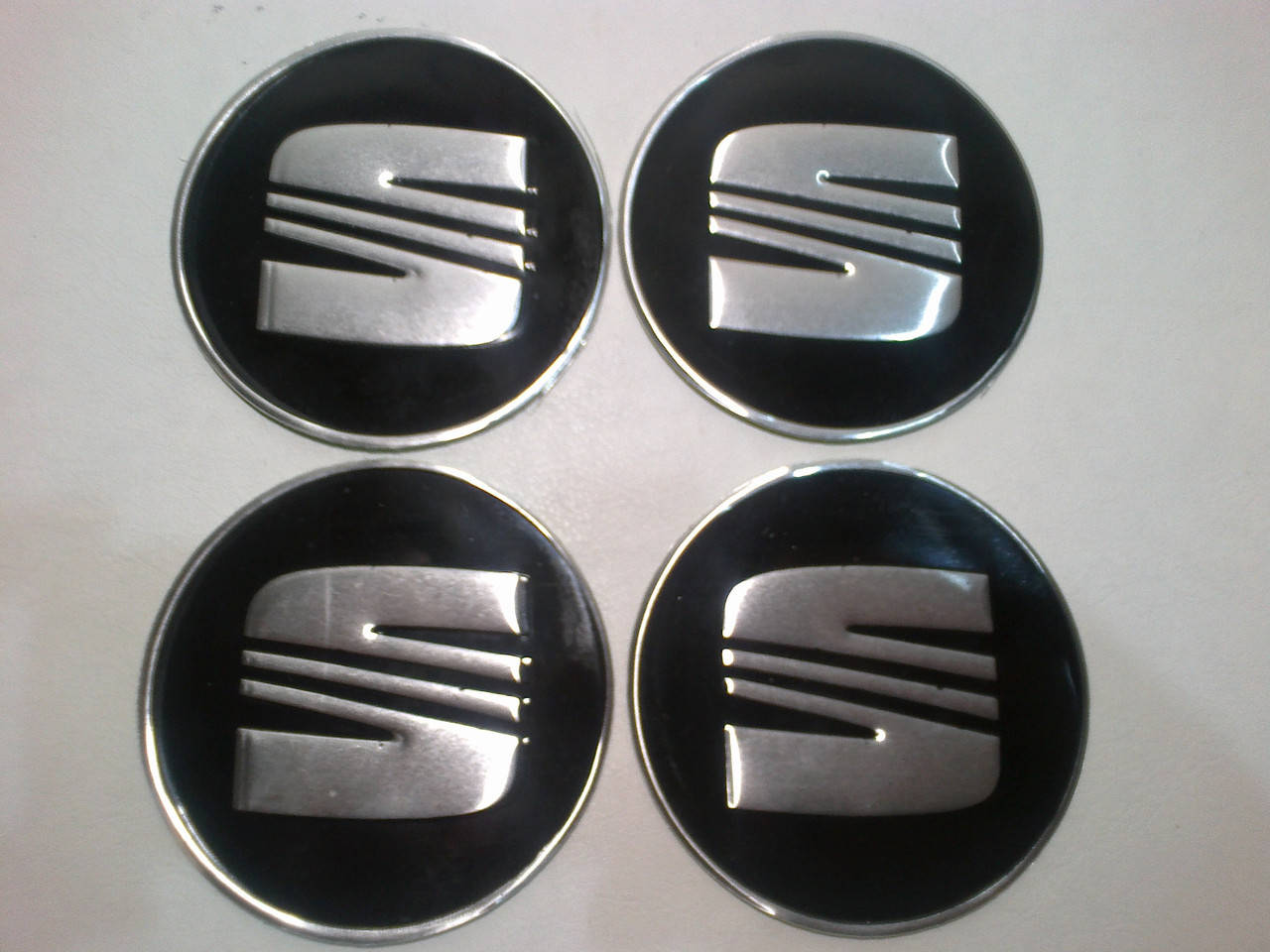 

Наклейка на колпак диска Seat 90 мм, Черный