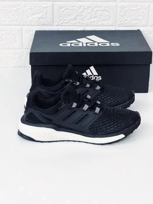 

Кроссовки мужские весенние Adidas Ultra Boost кросовки Адидас ультра буст, Черный