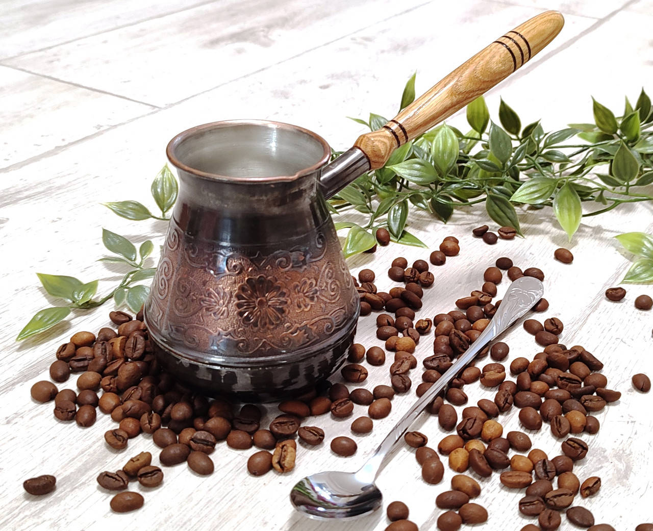 

Медная чеканная турка Цветочный мотив black 430 мл + длинная ложка