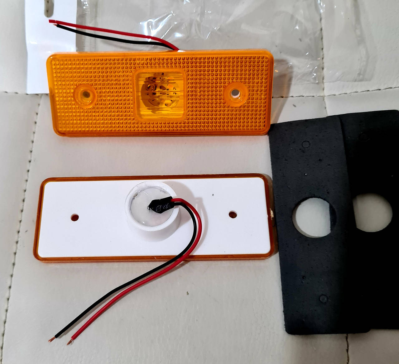 

Габаритные огни для грузовиков желтые 12V LED прямые, Фонарь габаритный прицепа, габариты