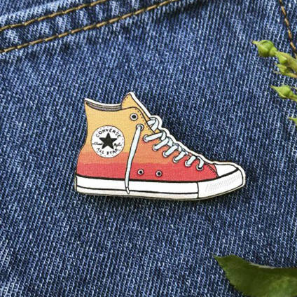 

"Кед Converse All Stars" брошь деревянная с уф-печатью