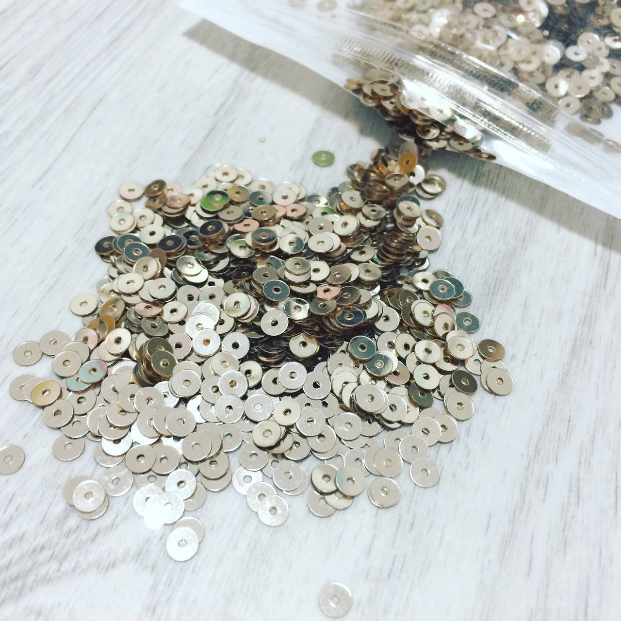 

Пайетки 4 мм, шампань, Золотистый