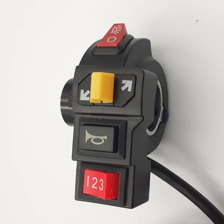 

Пульт управления 4в1 (свет, сигнал, переключатель скорости,поворот)