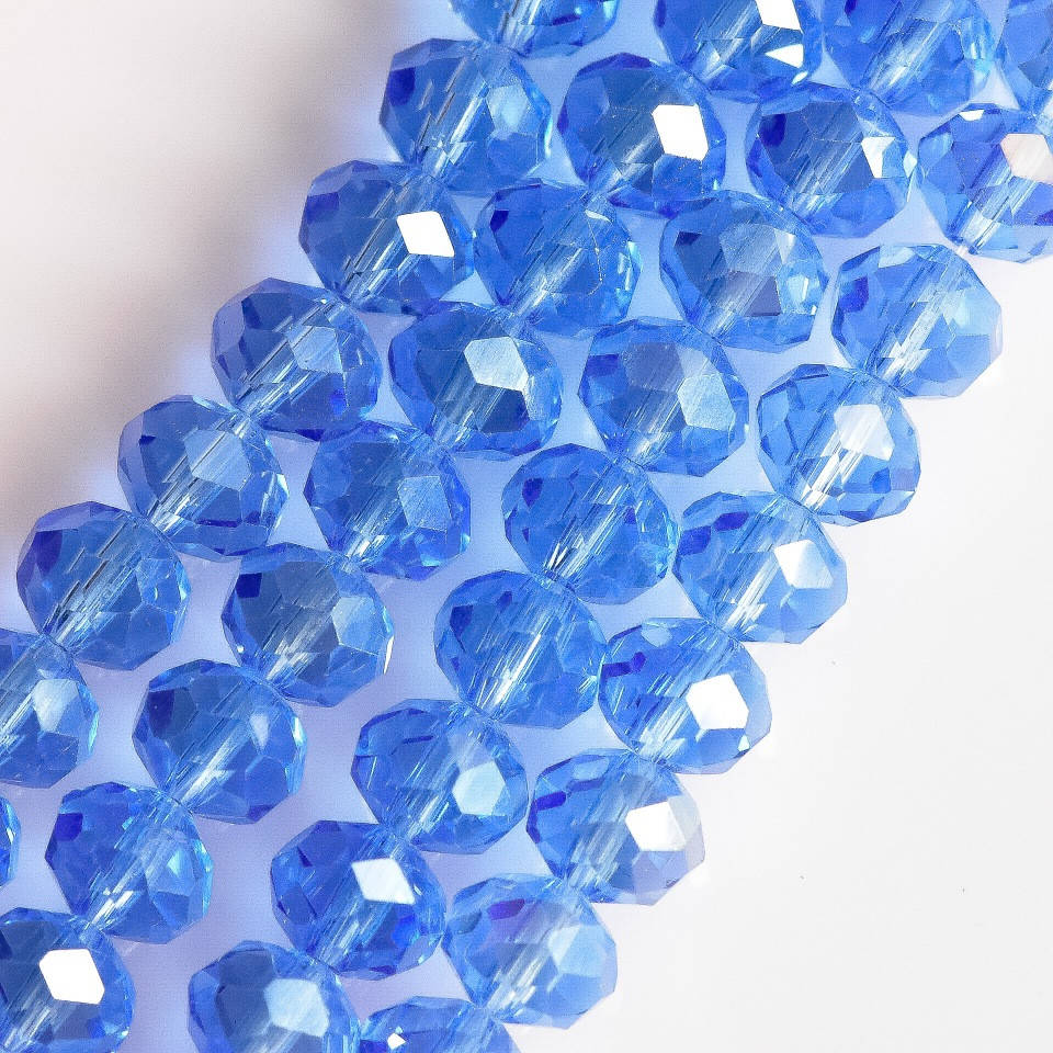 

Бусины стекло прозрачное светло васильковый с напылением "бензин" "рондель" d-8х5мм нитка L-40см