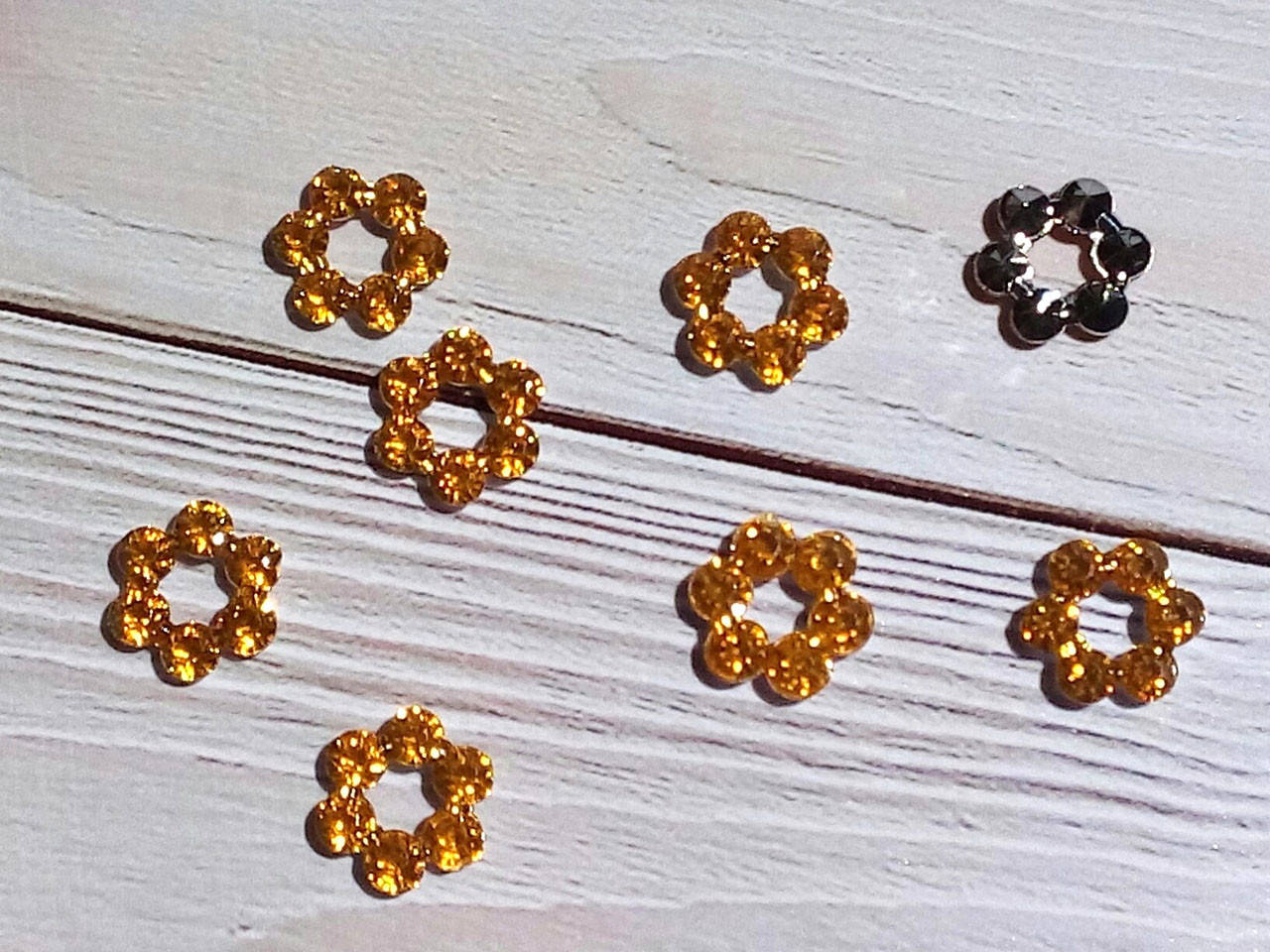 

Камешки-веночек желто-оранжевые