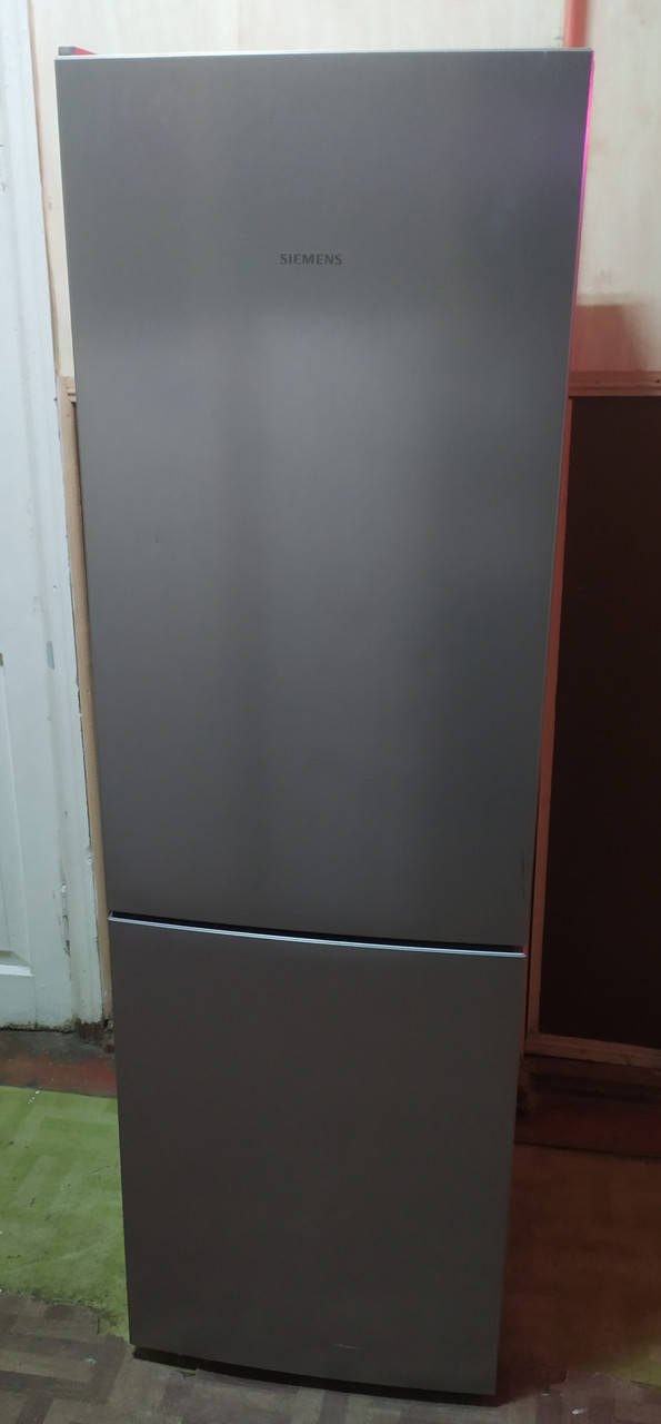 

Немецкий объемный холодильник Siemens KG36VVL30 из Германии с гарантией