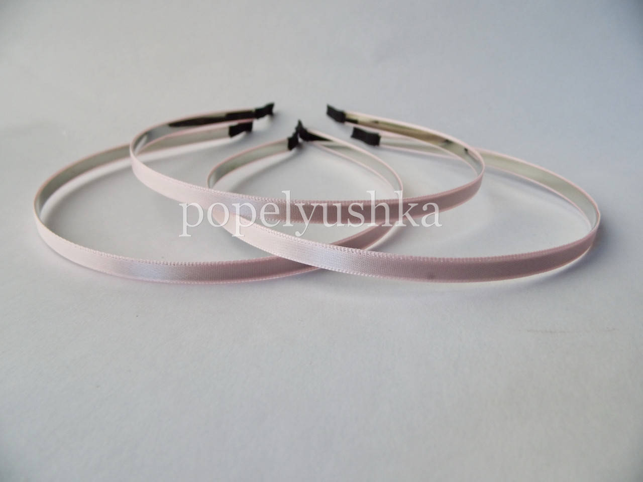 

Обруч металлический с атласом 0,6 см светло-розовый