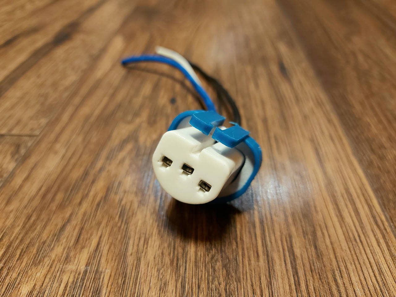 

Патрон (разъем) под лампу HB5 керамический 9004 / 9007 (P29t / Px29t)