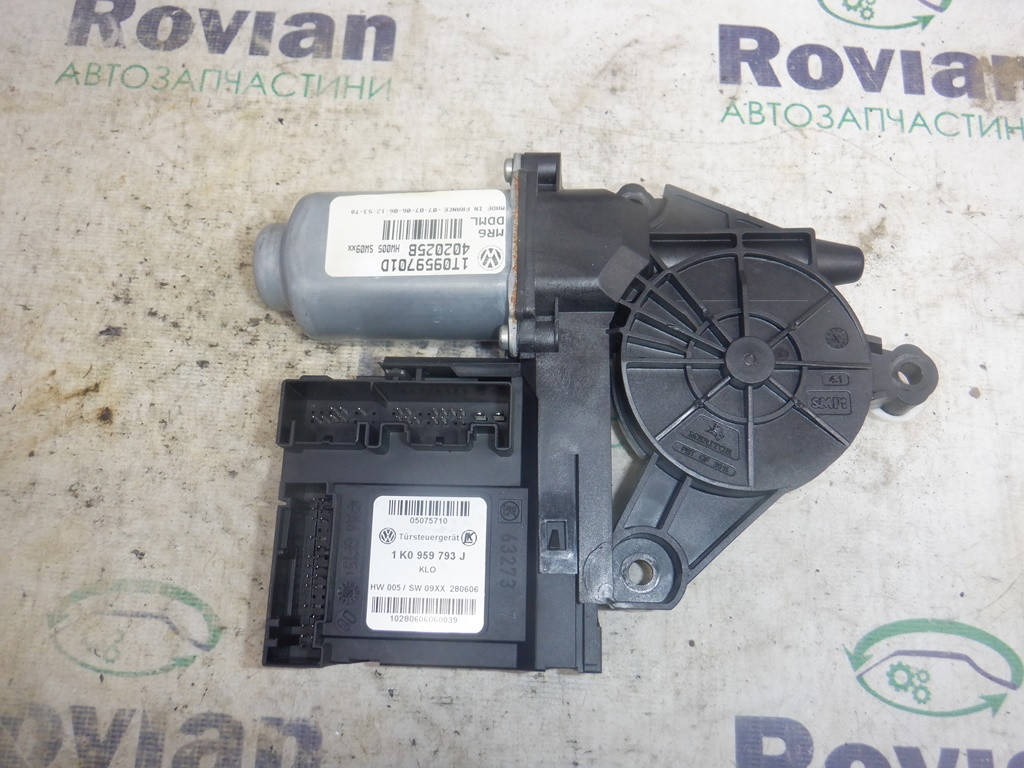 

Б/У Моторчик стеклоподъемника переднего левого Skoda OCTAVIA 2 A5 2004-2009 (Шкода Октавия а5), 1T0959701D