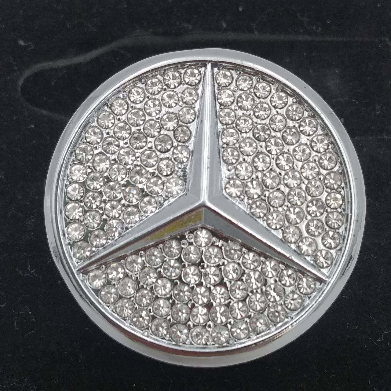 

Автомобильный ароматизатор на решетку с логотипом автомобиля Mercedes-Benz