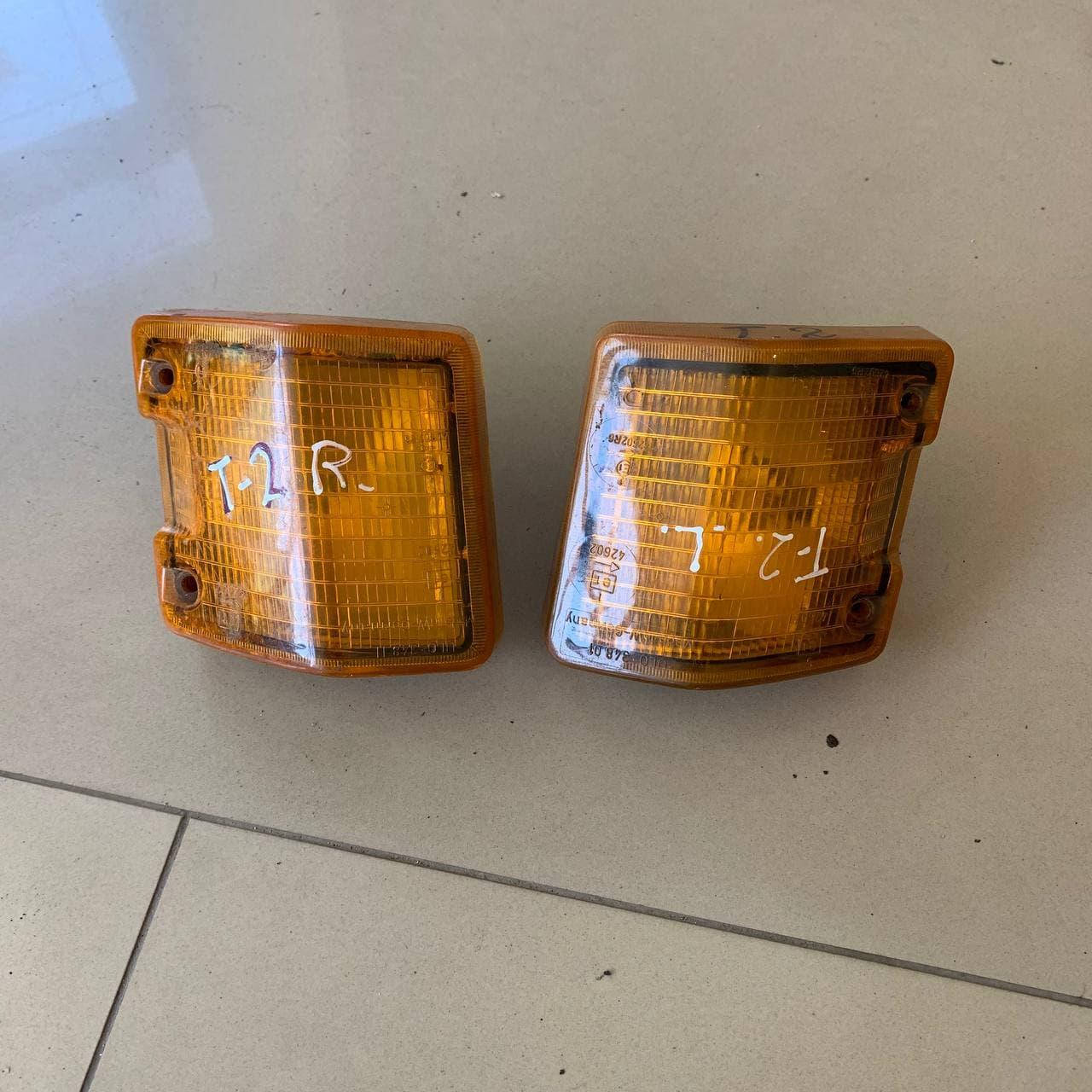 

Поворотник правый VW T2