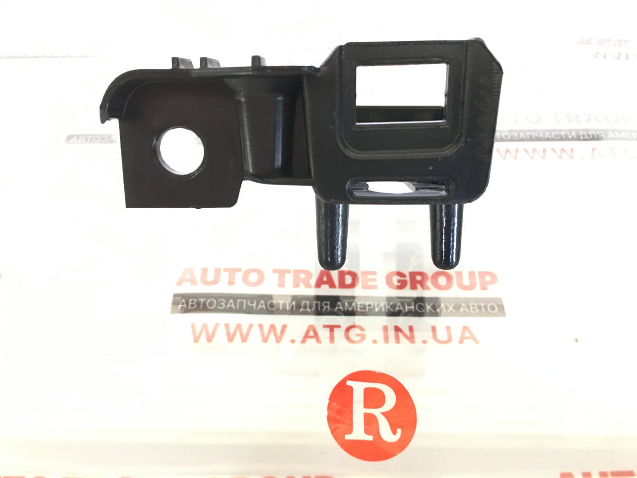 

Кронштейн (крепление) отбойника капота правый FORD FUSION 2013 неоригинал DS7Z 16758-C