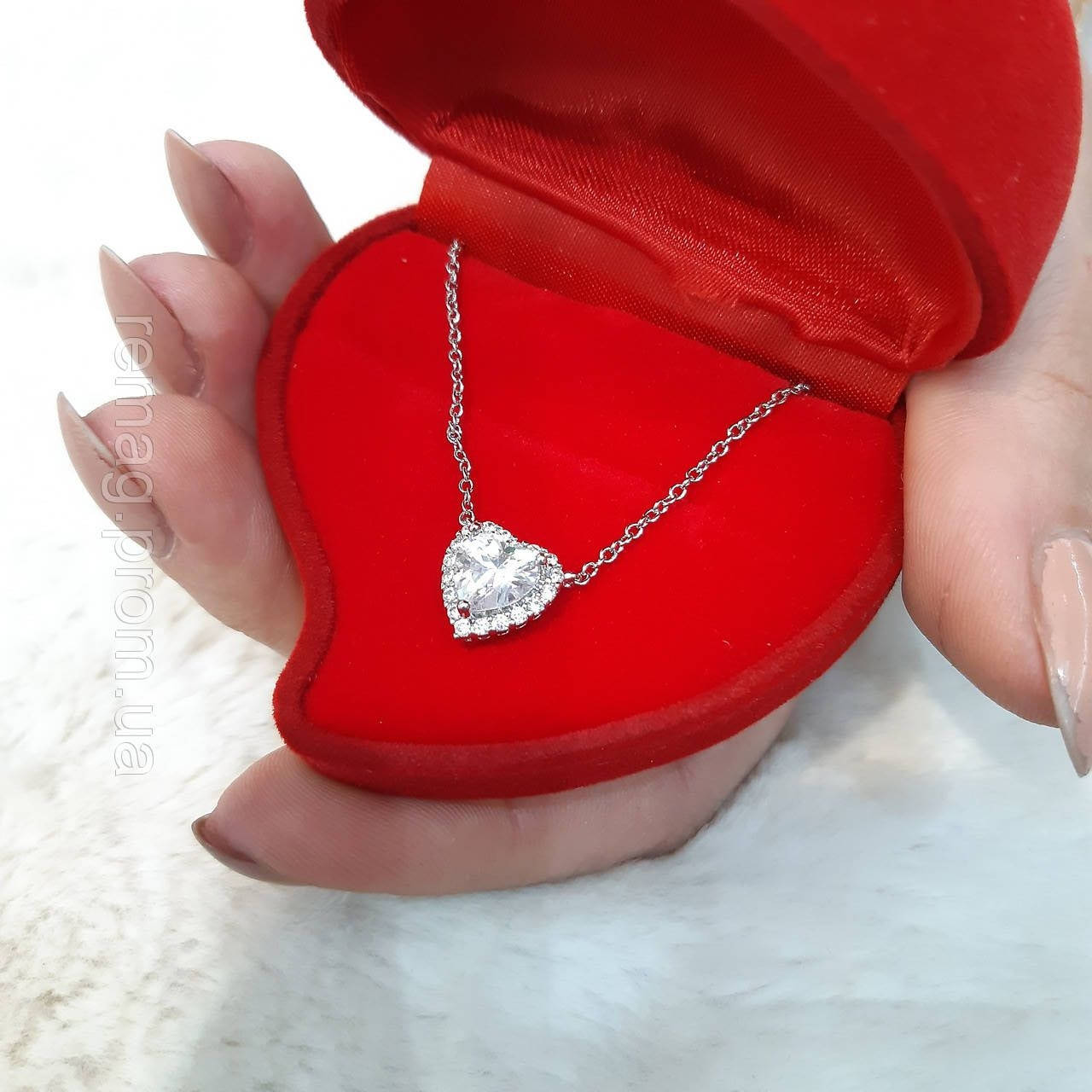 

Колье "Циркониевые сердечки платина" белое мединское золото - солидный подарок девушке в футляре