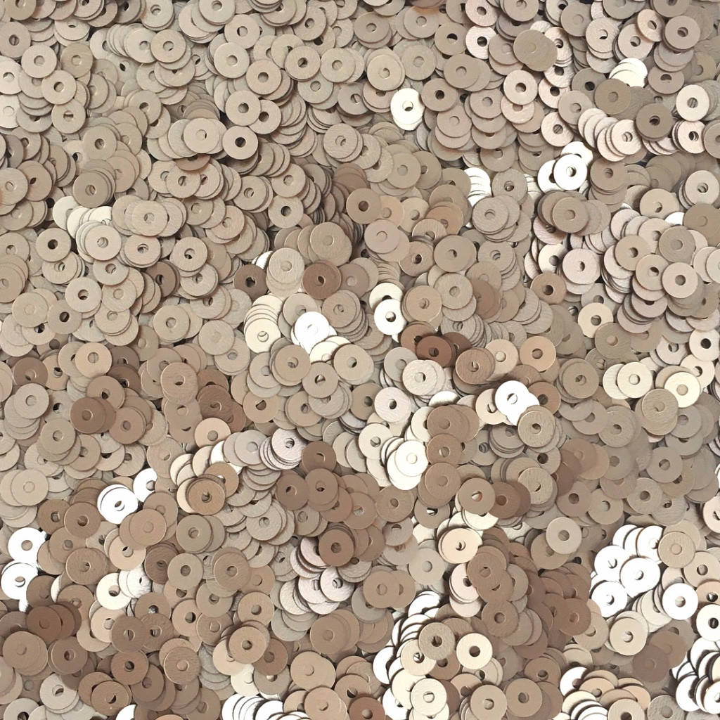 

Пайетки Турция 4 мм. Круглая плоская. Пшеничный (матовый). Упаковка 5 гр.